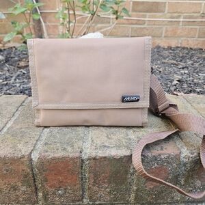 Mundi Men's Messenger Bag in Brown